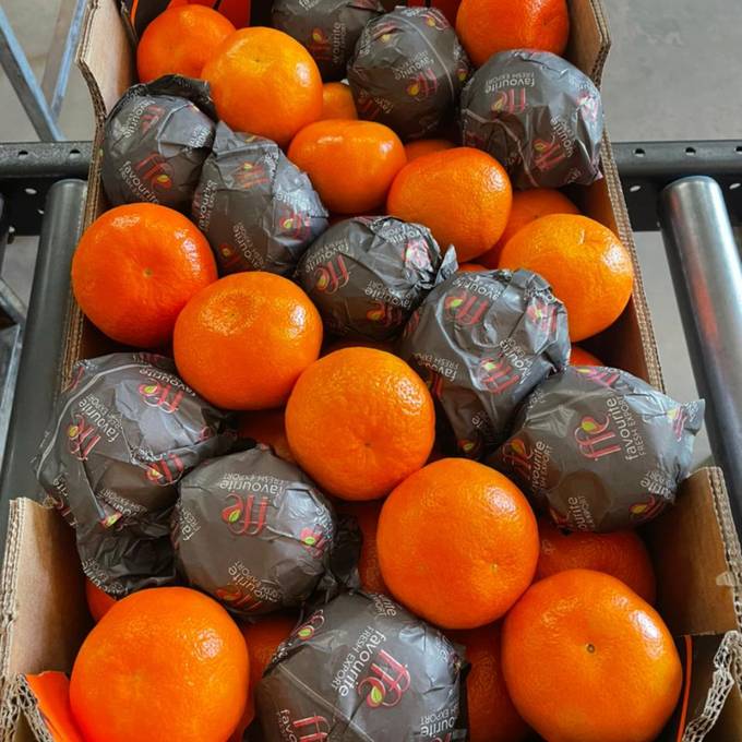 Packed soft citrus with FFE-branded wraps